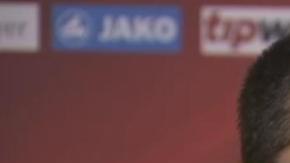 Javier Chicharito Hernández vive horas bajas en el Leverkusen, pero no necesita de nadie para levantarse.