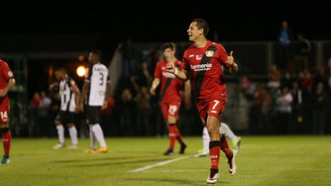 Javier Hernández celebra el gol que hizo al Atlético Mineiro en la Florida Cup.