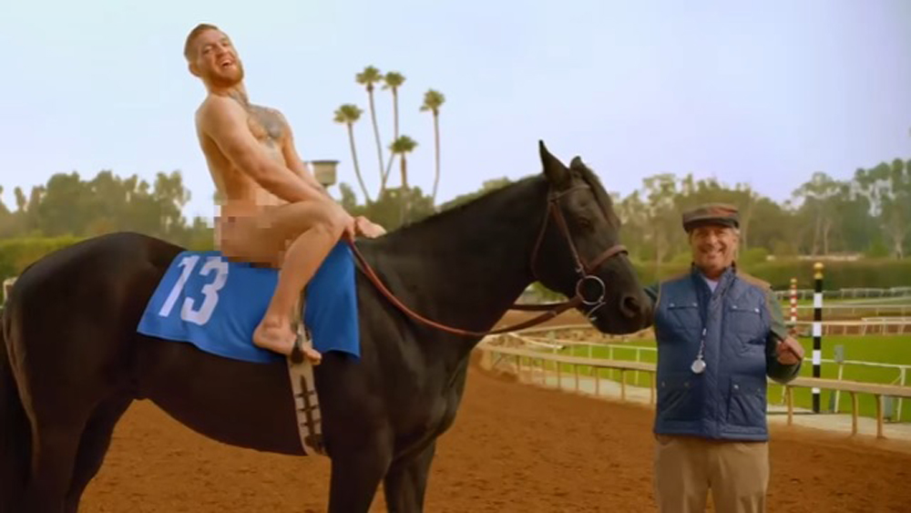 Conor McGregor participó en una serie de promocionales, para una famosa carrera de caballos.