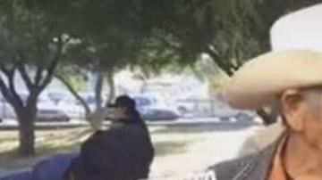 Tras el aumento en los precios de la gasolina en México, el Gallo Estrada se solidarizó con la gente en Hermosillo.