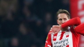 Héctor Moreno le dio el triunfo al PSV Eindhoven.