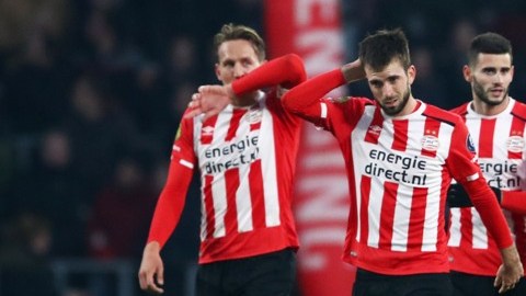 Héctor Moreno le dio el triunfo al PSV Eindhoven.