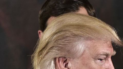 Trump juega a dos bandas con el partido republicano