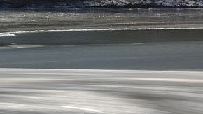 Un círculo del hielo en la cala de Esopus cerca de Kingston, Nueva York.
