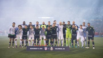 Foto oficial de grupo de EE.UU. y México, durante el juego del Hexagonal Final.