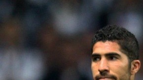 Jair Pereira en el momento de su expulsión en el partido ante Rayados.