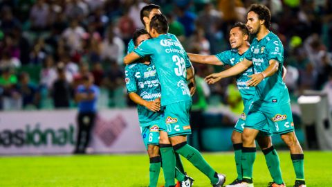 Christian Bermúdez, Alejandro Durán y Enrique Esqueda en festejo de gol.