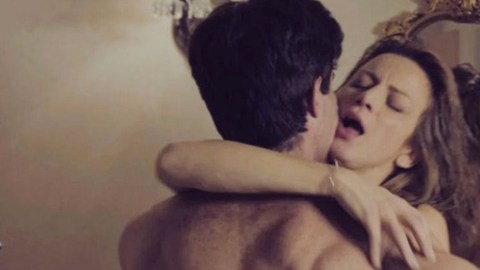 Silvia Navarro y Victor González protagonizaron una escena candente en la telenovela "La Candidata"