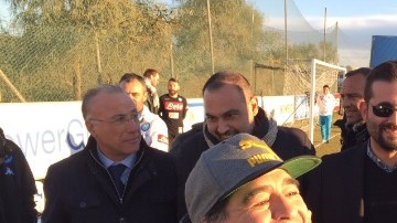 Maradona visita al Napoli