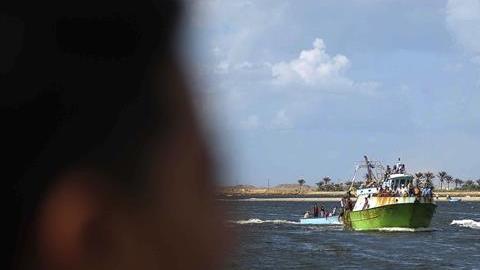 Siguen las travesías de migrantes en el mar Mediterráneo.