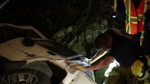 El hombre solamente resultó con una pierna fracturada.