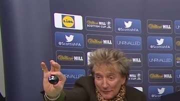 Rod Stewart hizo cosas graciosas en el sorteo de Copa de Escocia