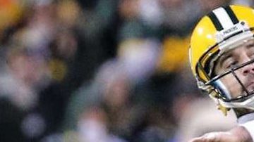 Este es el momento en que Aaron Rodgers lanza su bombazo en la jugada final del primer medio, el cual completó para un touchdown que le da la vuelta al mundo. Green Bay eliminó a los NY Giants.