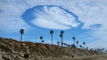 Esta formación de nubes es una rareza, pero se dejó ver el sábado en el sur de California.