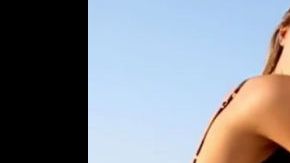 Sistine Stallone mostró sus encantos.