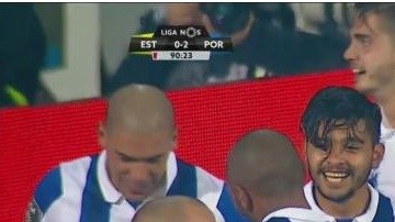 "Tecatito" brilla con el Porto