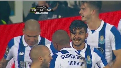 "Tecatito" brilla con el Porto