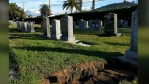 Varias tumbas se han estado hundiendo durante los últimos días debido a las fuertes lluvias en el este de Los Ángeles.