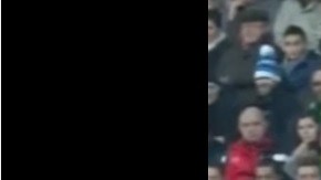 El defensa se ganó la tarjeta amarilla por conducta antideportiva.