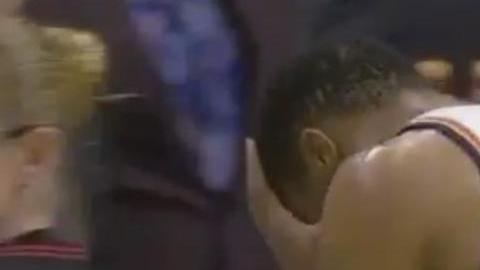 Russell Westbrook no podía creer la falta técnica con la que se le sancionó.