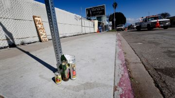02/23/17 /LOS ANGELES/Make shift memorial, on the 5200 block of
Alhambra Street in El Sereno, for a woman who was killed when she was struck by two vehicles while carrying her 2-year-old son. (Photo Aurelia Ventura/La Opinion)