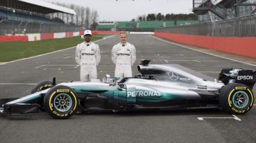 La escudería Mercedes presentó su nuevo bólido, para la temporada 2017 de la F1.