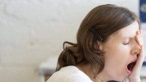 Quienes padecen hipotiroidismo pueden tardar años en ser diagnosticados porque los síntomas aparecen muy lentamente y además son fácilmente achacables a los hábitos y presiones de la vida diaria