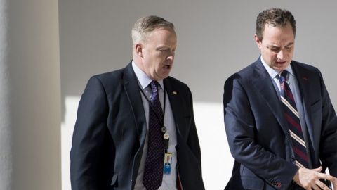 Spicer es considerado un aliado de Reince Priebus, el nuevo jefe de gabinete de la Casa Blanca.