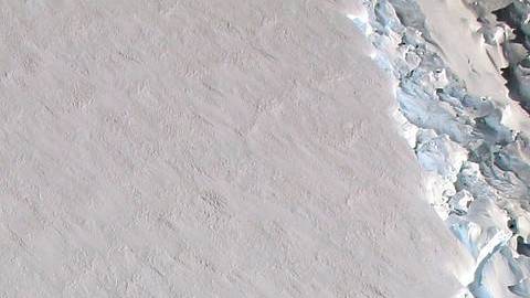 Gran fisura en la plataforma de hielo Larsen C de la Península Antártica, el 10 de noviembre de 2016. John Sonntag / NASA