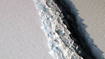 Gran fisura en la plataforma de hielo Larsen C de la Península Antártica, el 10 de noviembre de 2016. John Sonntag / NASA