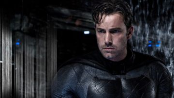 Ben Affleck personificando a Batman