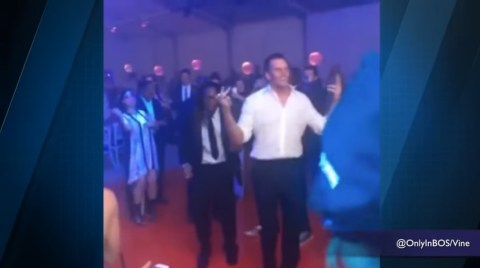 Brady bialó toda la noche
