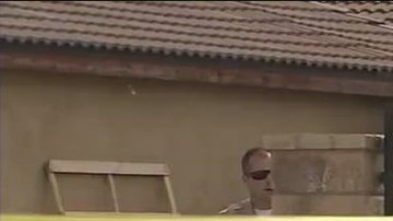 El cuerpo de la víctima fue encontrado en un descampado después de haber recibido un disparo en la cabeza.