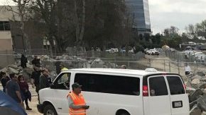 Cientos de personas sin hogar acampadas en el margen del río Santa Ana.