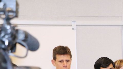 David Cortese, presidente de la Junta de Supervisores del condado, durante una rueda de prensa en la que se anunció el propósito de proteger  la financiación federal que hasta ahora percibe Santa Clara.