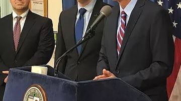 El procurador Mike Feuer busca defender a los aspirantes que bajo la guisa de falsos "talleres" interpretativos son obligados a pagar por hacer una audición, lo cual es ilegal en California.