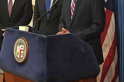 El procurador Mike Feuer busca defender a los aspirantes que bajo la guisa de falsos "talleres" interpretativos son obligados a pagar por hacer una audición, lo cual es ilegal en California.