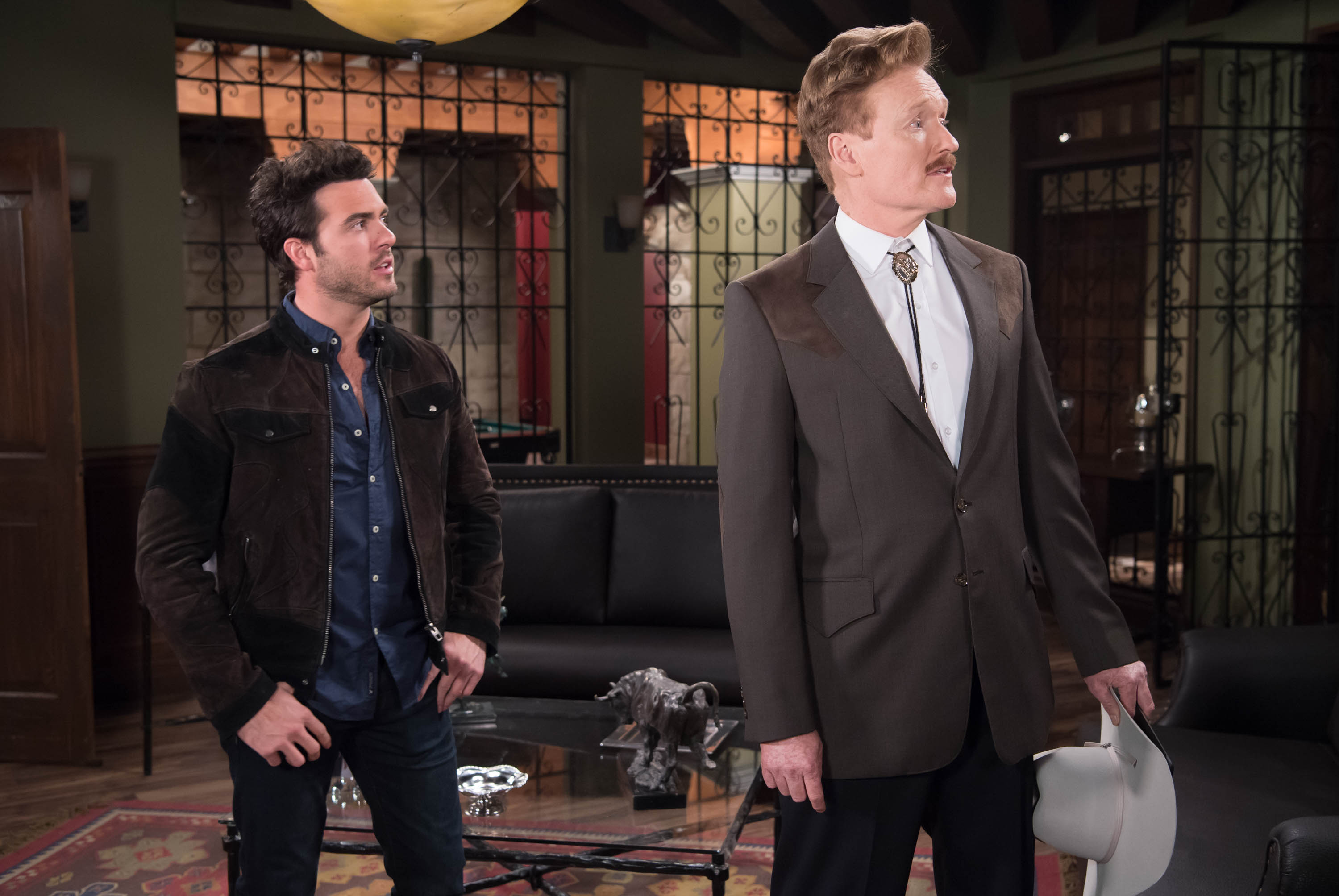 Conan O'Brien compartiendo escena con Pablo Lyle