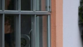 Militares entregan material electoral a los colegios electorales en Quito, Ecuador.