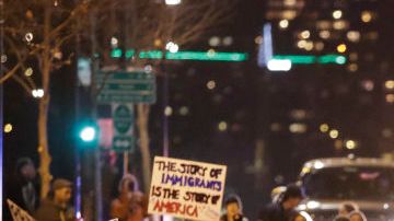 En Seattle, estado de Washington, hubo protestas contra el veto.