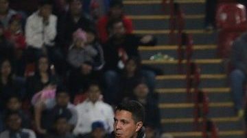 Yasser Corona tuvo un fuerte choque de cabeza con otro jugador