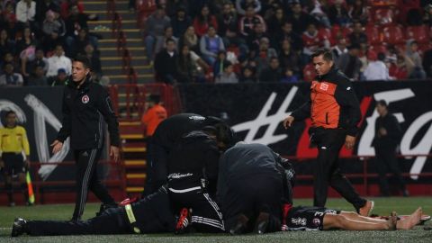 Yasser Corona tuvo un fuerte choque de cabeza con otro jugador