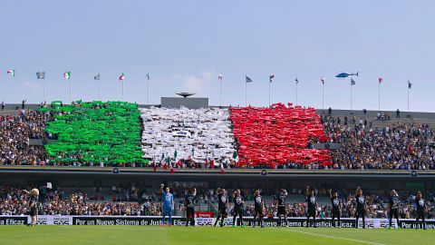 Aficionados de Pumas llaman a la unidad nacional