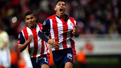 Zaldívar celebra tras anotar el penalti y el único gol del partido.