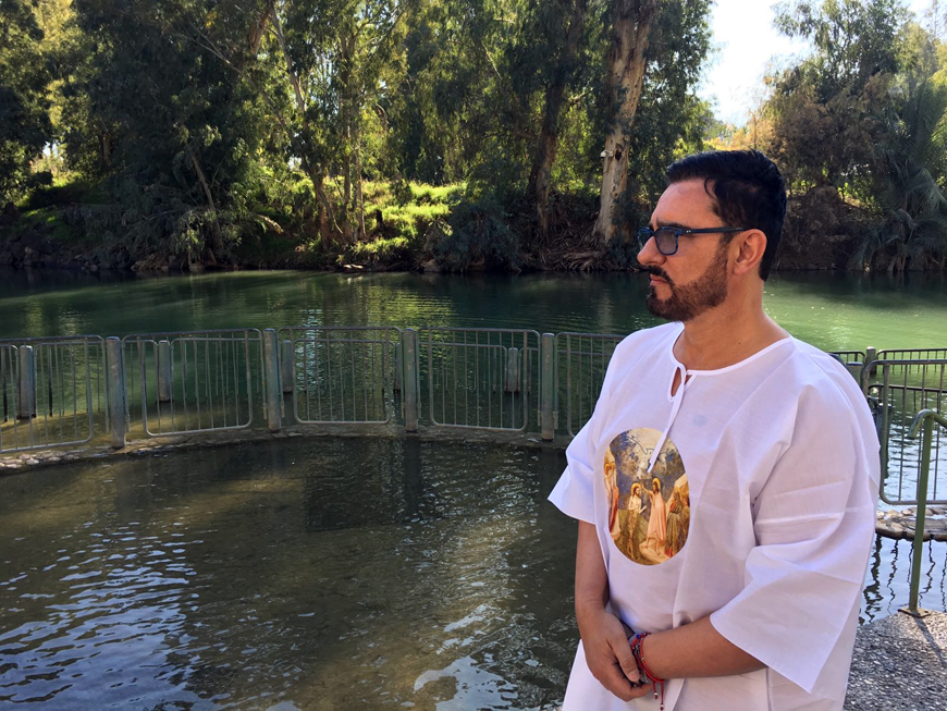Cathy Siachoque y Miguel Varoni se bautizan en el Río Jordán