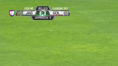 Jair Pereira le fracturó la nariz a un rival