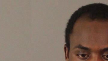 Bobby Joe Washington está arrestado por intentar robar dos vehículos de la empresa fúnebre Rest Assured, uno de ellos con el cuerpo de una persona en su interior.