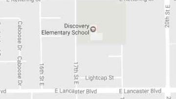 El bus se estrelló contra otro coche en Lancaster la mañana del martes.