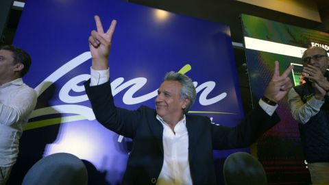 Lenin Moreno (D), candidato presidencial del partido gobernante Alianza PAIS