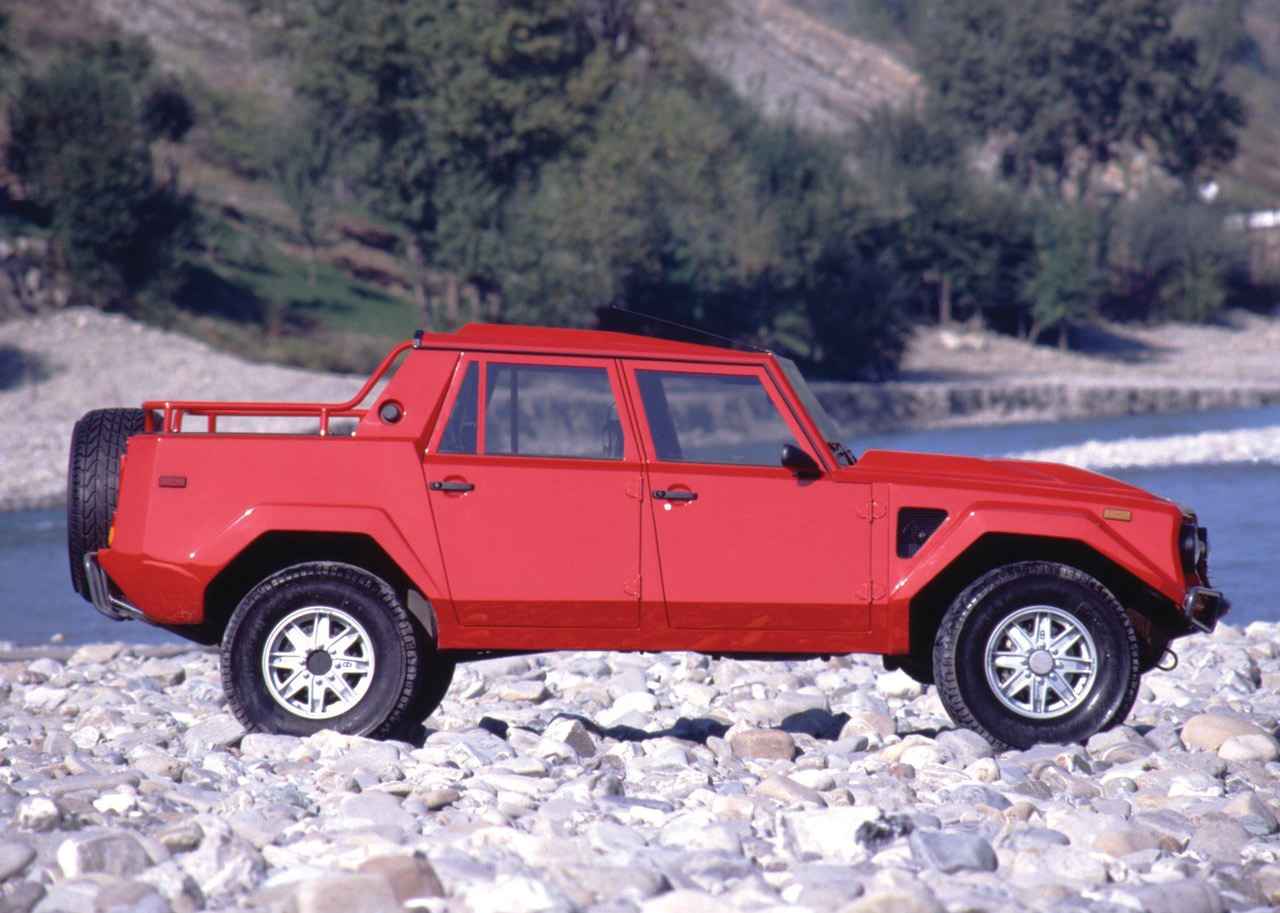 Lamborghini LM002